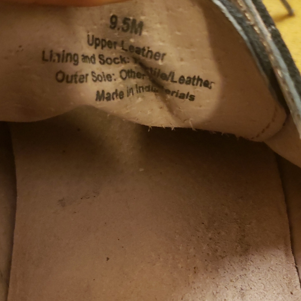 Shoes - Picture 4 of 4